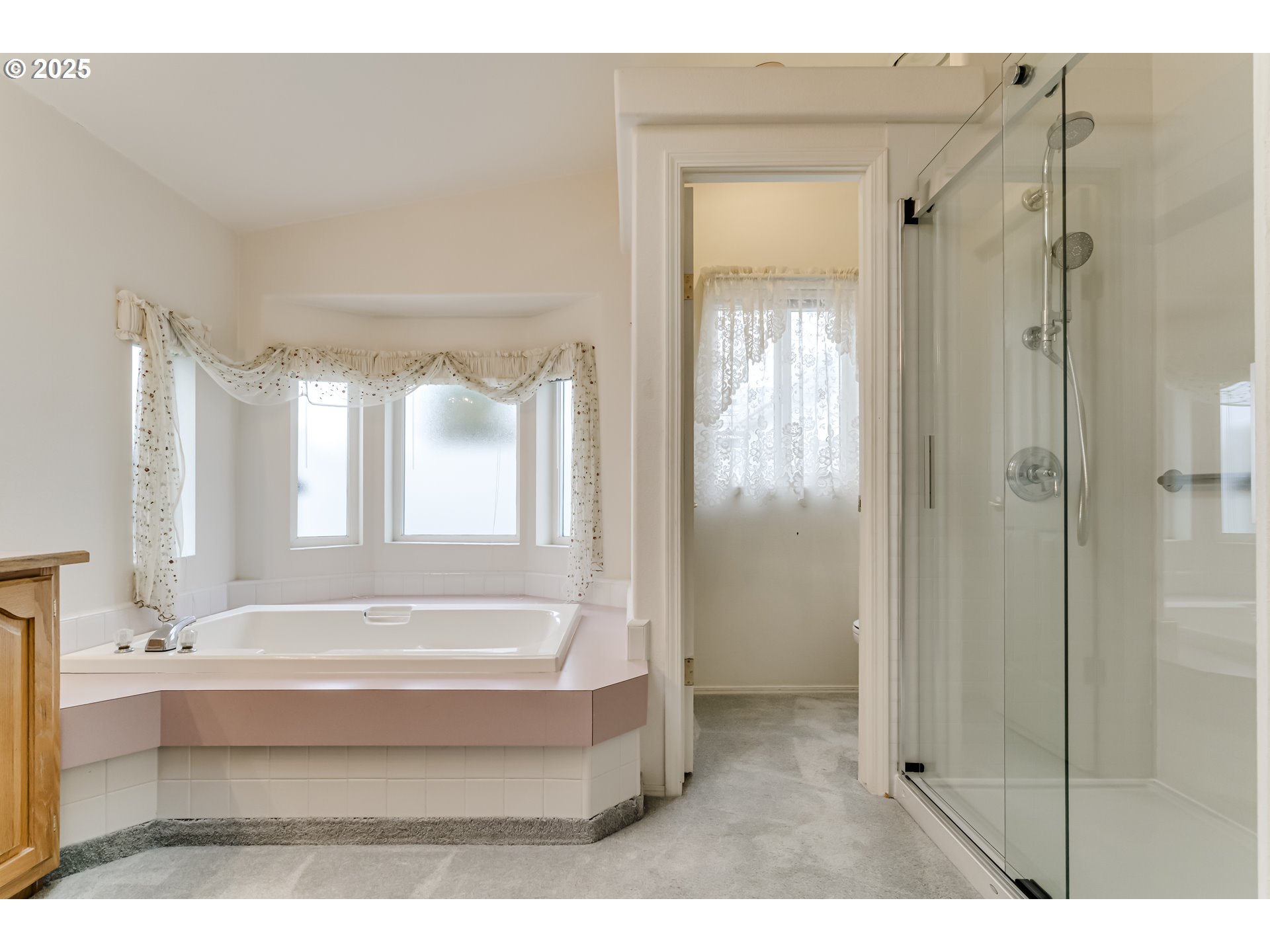 1830 Summerfield Avenue Eugene, OR 97402 - Photo 25 of 39 Owner's Suite Bathroom