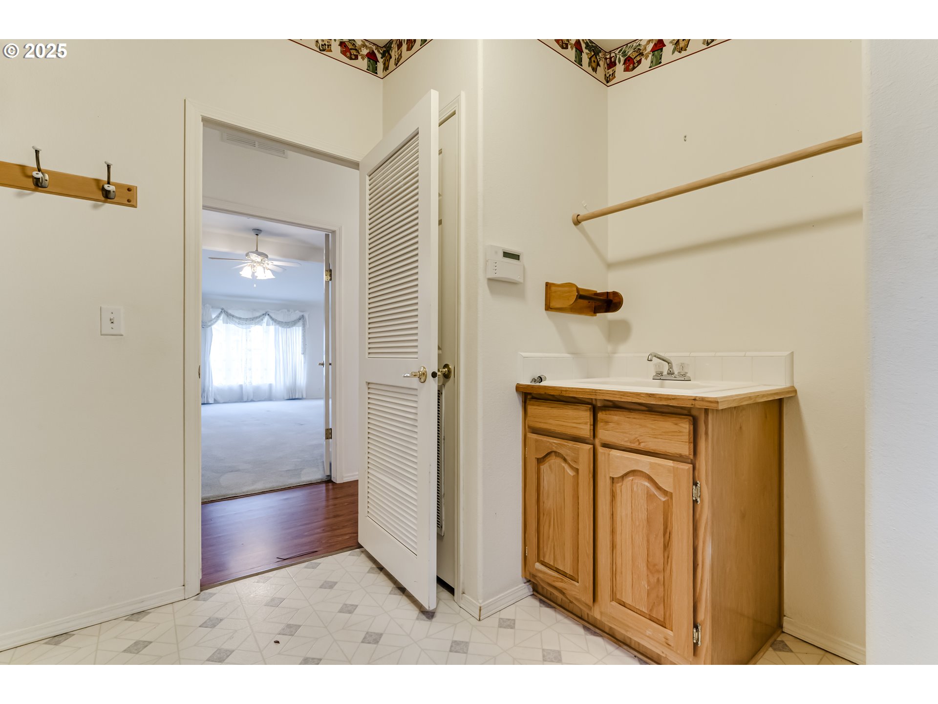 1830 Summerfield Avenue Eugene, OR 97402 - Photo 32 of 39 Laundry