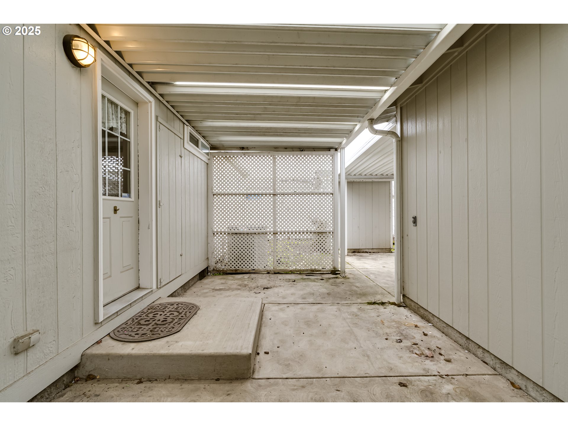 1830 Summerfield Avenue Eugene, OR 97402 - Photo 34 of 39 Covered Patio