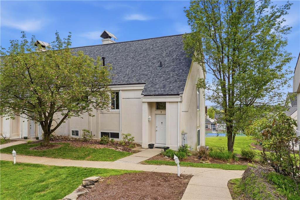 7 Ridgemead Fields Drive Verona, PA 15147 - Photo 2 of 48 Easy entry, first door in the buidling.