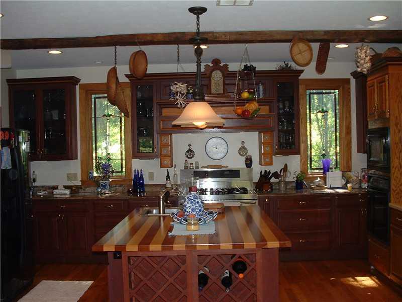 4045 Hillsville Road Pulaski, PA 16143 - Photo 6 of 23 Kitchen. A gourmet kitchen to die for.