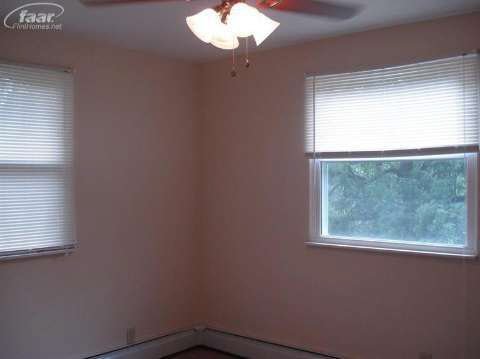 317 George Street Flushing, MI 48433 - Photo 12 of 31 20413737-11.JPG