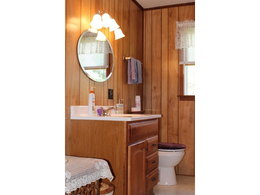 485 Henson Road Bristol, TN 37620 - Photo 11 of 16 Hall Bath