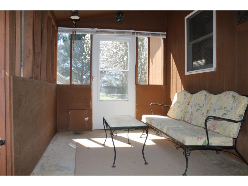 485 Henson Road Bristol, TN 37620 - Photo 13 of 16 Screened Porch