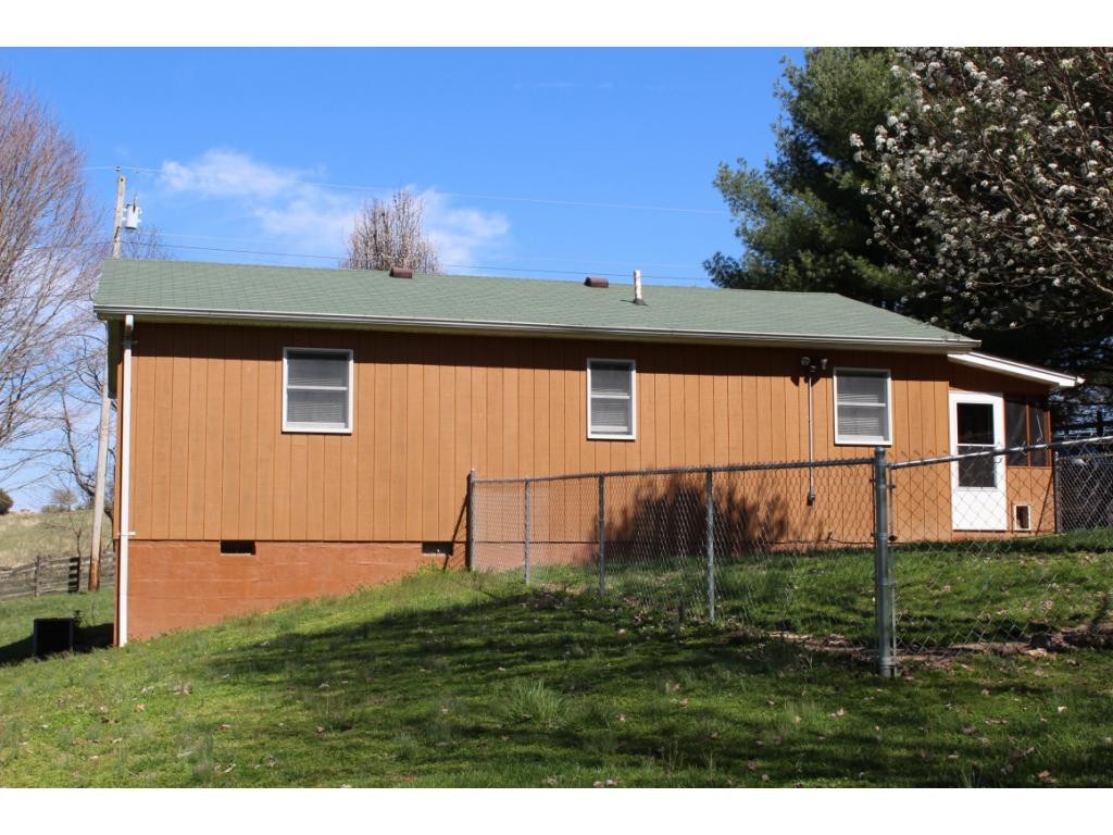 485 Henson Road Bristol, TN 37620 - Photo 16 of 16 Back View with Fenced Area
