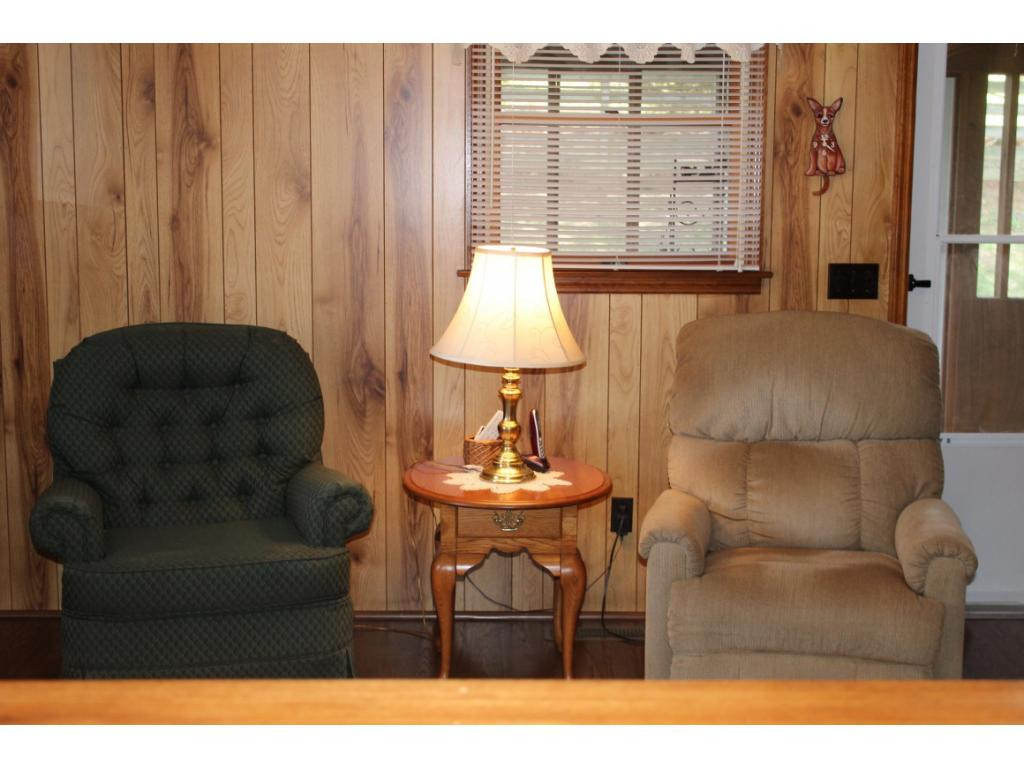 485 Henson Road Bristol, TN 37620 - Photo 5 of 16 Living Room