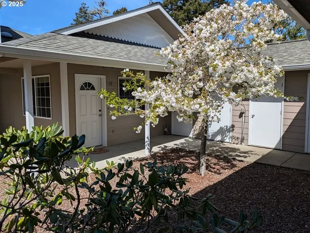 $279,000 | 1150 Hemlock Street, Unit 17, Florence, OR 97439