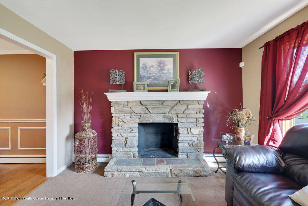 16 Leone Road Toms River, NJ 08755 - Photo 11 of 63 Living room