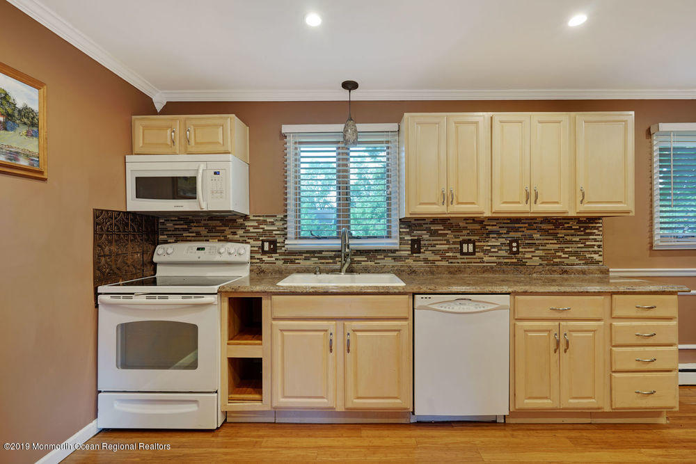 16 Leone Road Toms River, NJ 08755 - Photo 17 of 63 Kitchen