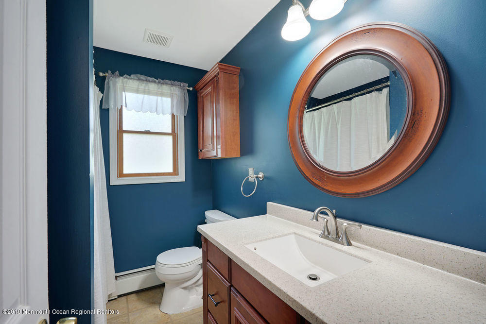 16 Leone Road Toms River, NJ 08755 - Photo 30 of 63 Full bathroom