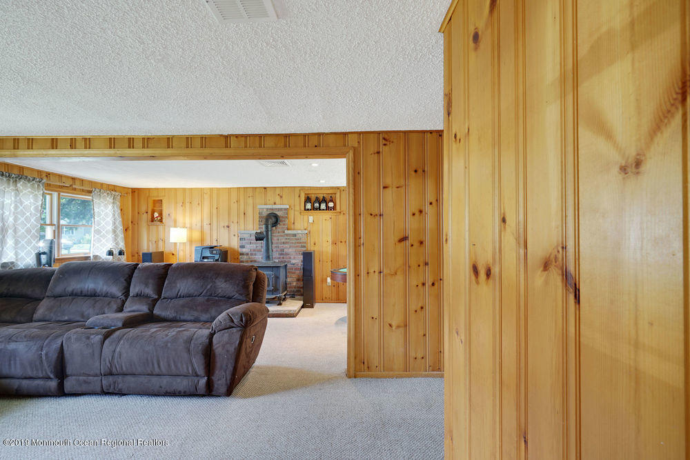 16 Leone Road Toms River, NJ 08755 - Photo 35 of 63 Family room