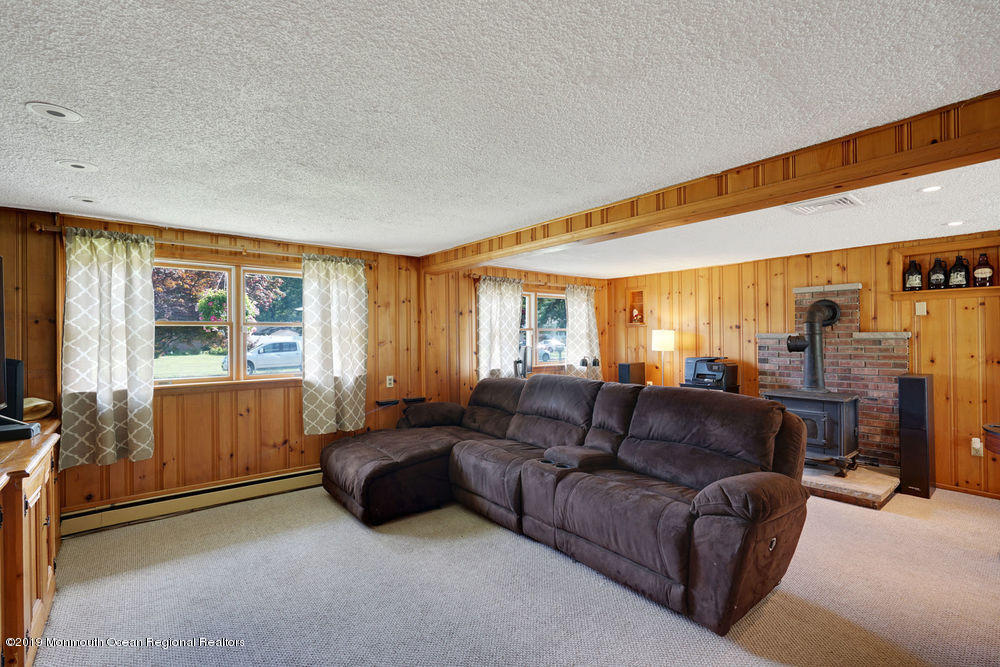 16 Leone Road Toms River, NJ 08755 - Photo 36 of 63 Family room
