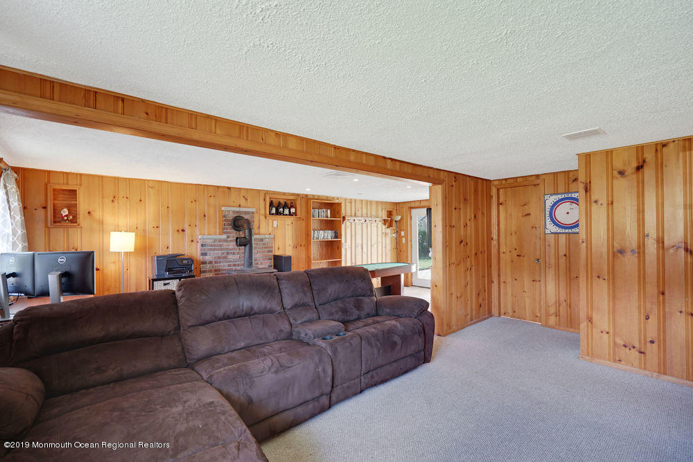 16 Leone Road Toms River, NJ 08755 - Photo 37 of 63 Family room