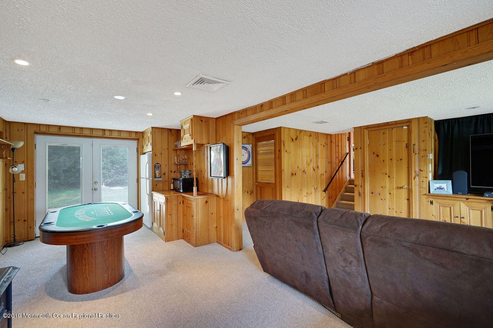16 Leone Road Toms River, NJ 08755 - Photo 38 of 63 Family room