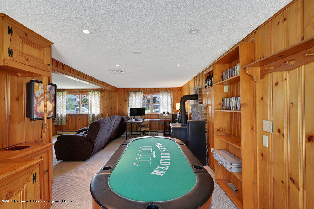 16 Leone Road Toms River, NJ 08755 - Photo 39 of 63 Family room
