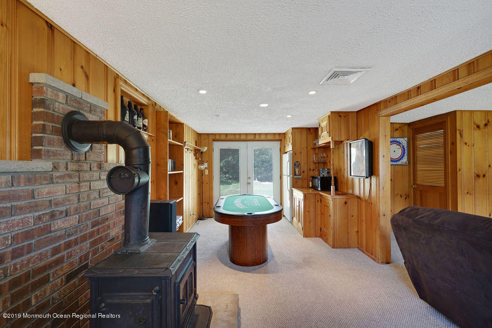 16 Leone Road Toms River, NJ 08755 - Photo 41 of 63 Family room