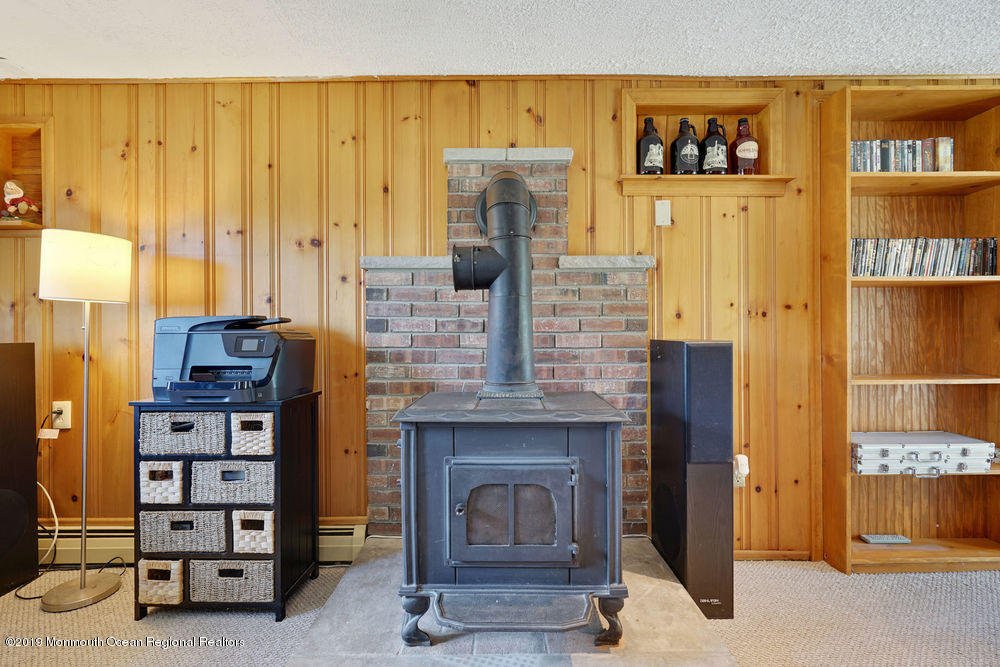 16 Leone Road Toms River, NJ 08755 - Photo 42 of 63 Family room