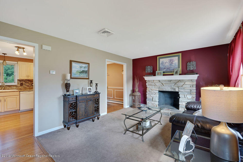 16 Leone Road Toms River, NJ 08755 - Photo 6 of 63 Living room