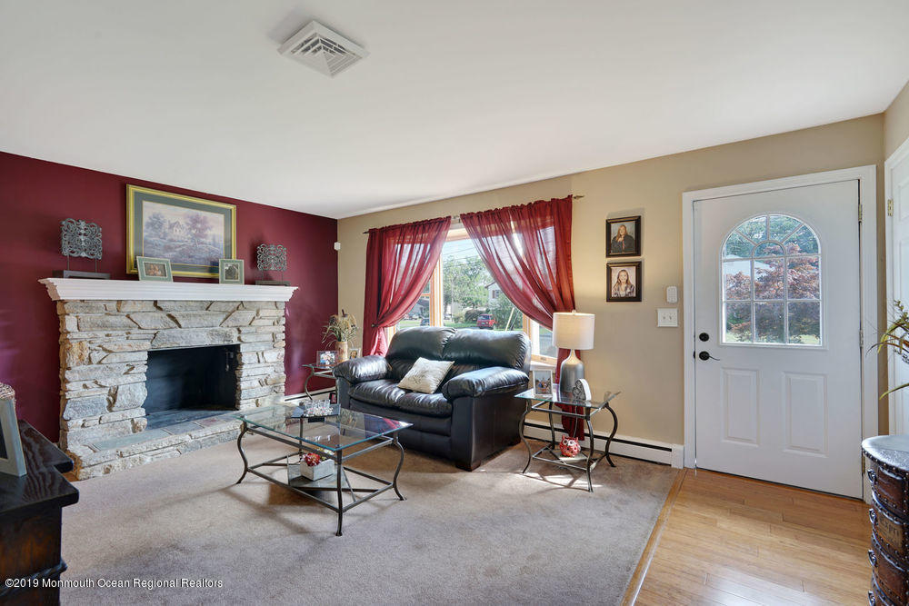 16 Leone Road Toms River, NJ 08755 - Photo 7 of 63 Living room