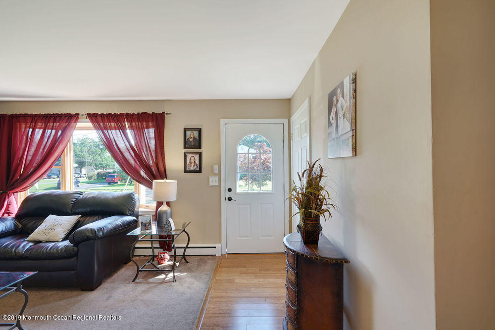 16 Leone Road Toms River, NJ 08755 - Photo 8 of 63 Living room