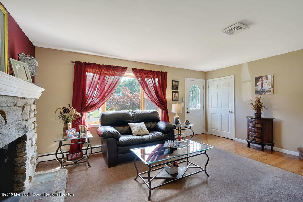 16 Leone Road Toms River, NJ 08755 - Photo 9 of 63 Living room