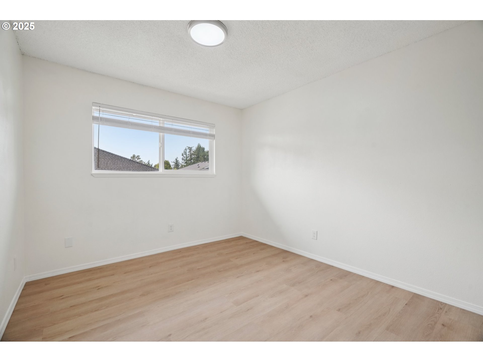 1495 Northeast Kane Drive Gresham, OR 97030 - Photo 25 of 48 a view of an empty room