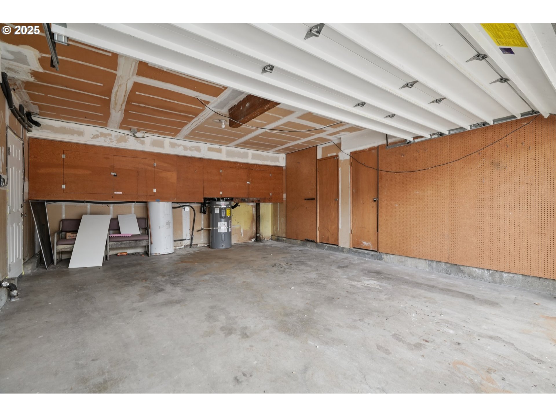 1495 Northeast Kane Drive Gresham, OR 97030 - Photo 34 of 48 a view of a room with a garage