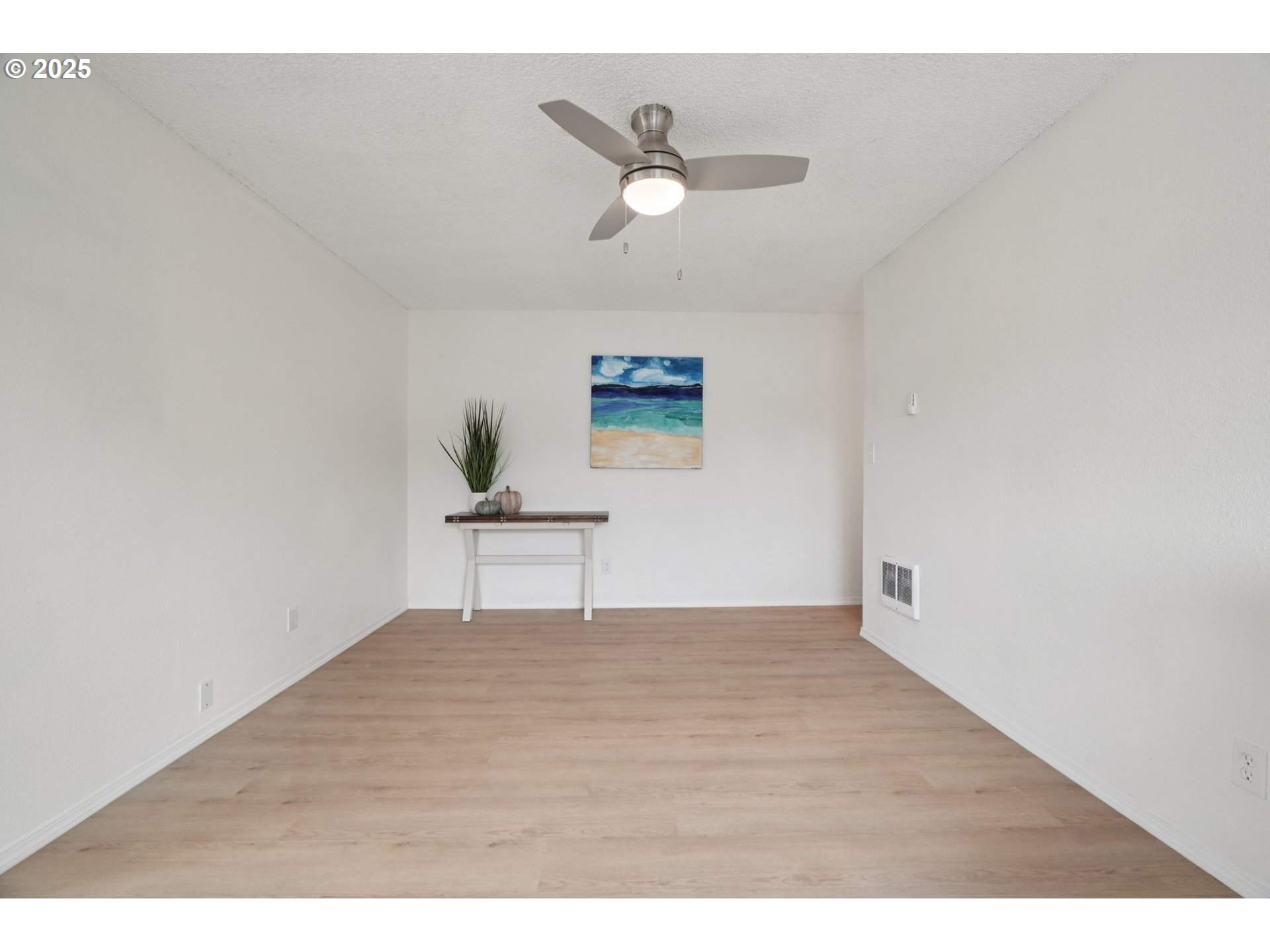 1495 Northeast Kane Drive Gresham, OR 97030 - Photo 10 of 48 a view of an empty room