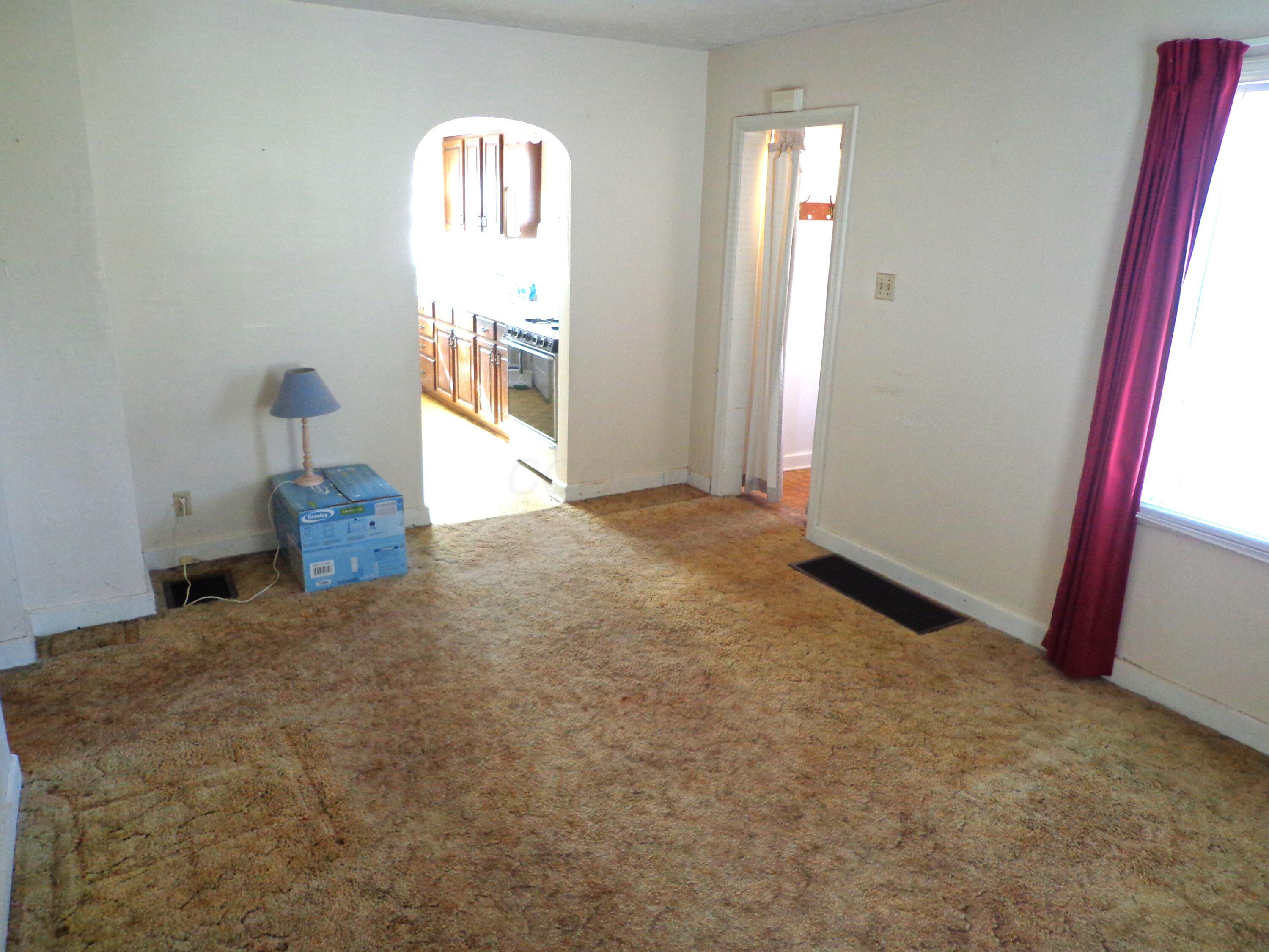 320 Witte Street Lancaster, OH 43130 - Photo 4 of 20 living room