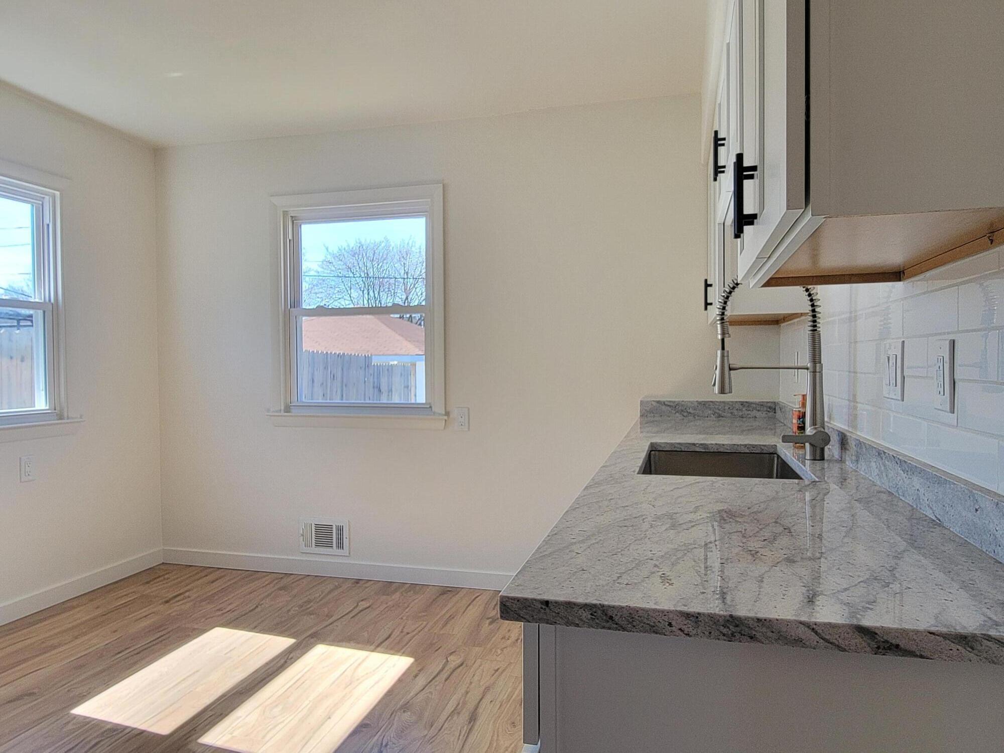 4167 North 70th Street Milwaukee, WI 53216 - Photo 6 of 34 quartz counter tops