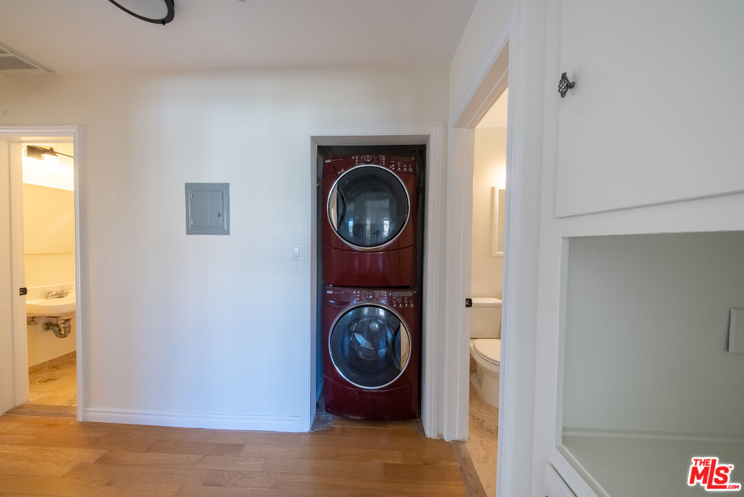 9205 Alcott Street, Unit 4 Los Angeles, CA 90035 - Photo 2 of 7 a view of washer and dryer