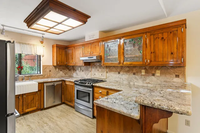 $445,000 | 1675 Lakeside Drive, Redding, CA 96001