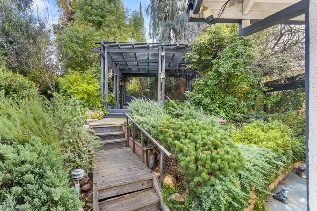 $445,000 | 1675 Lakeside Drive, Redding, CA 96001