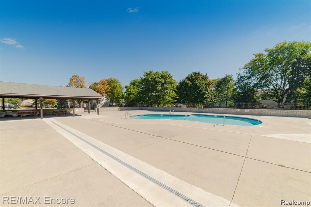 141 Stratford Lane Rochester Hills, MI 48309 - Photo 33 of 37