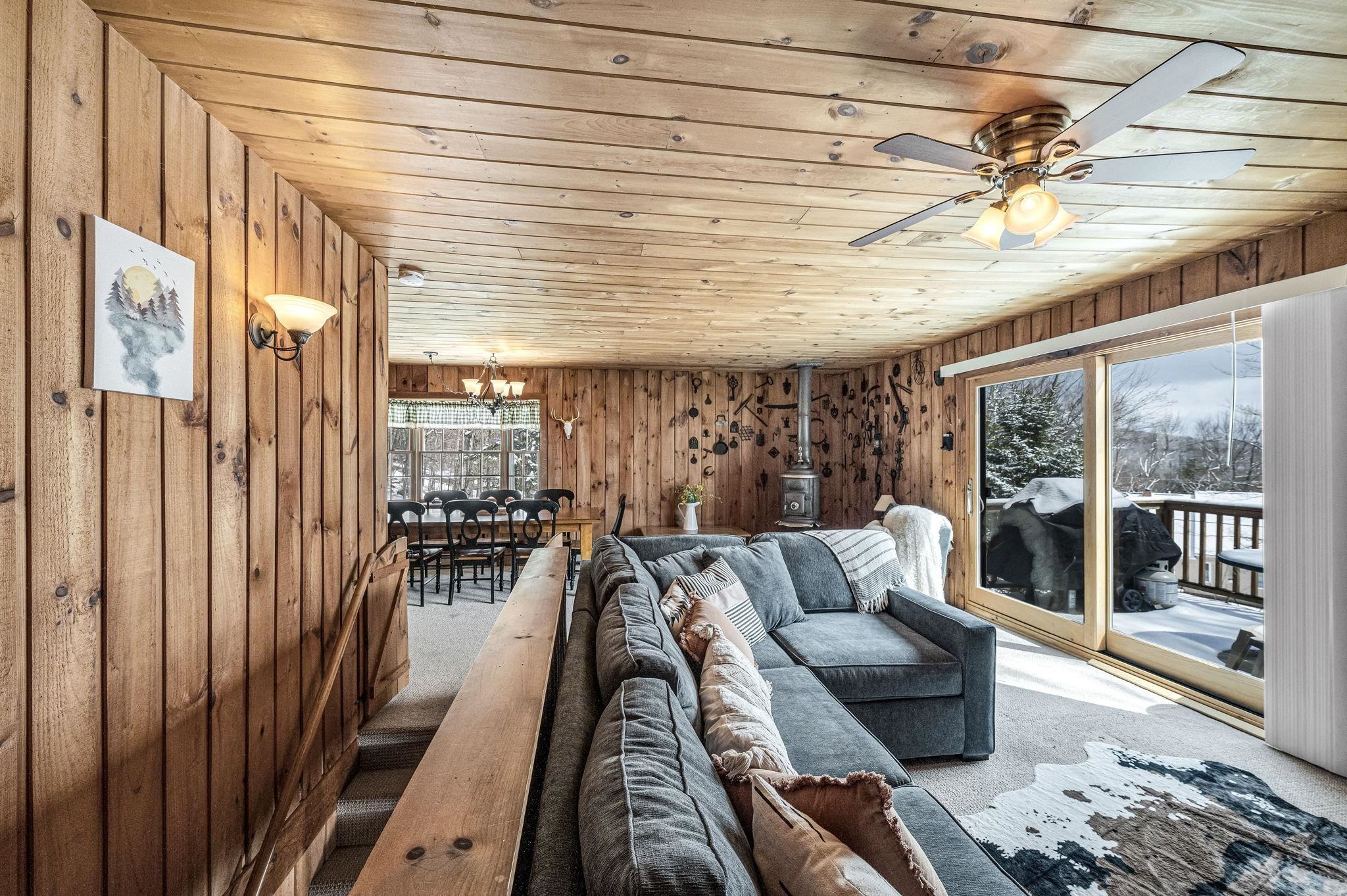 44 Howes Loop Wilmington, VT 05363 - Photo 2 of 37