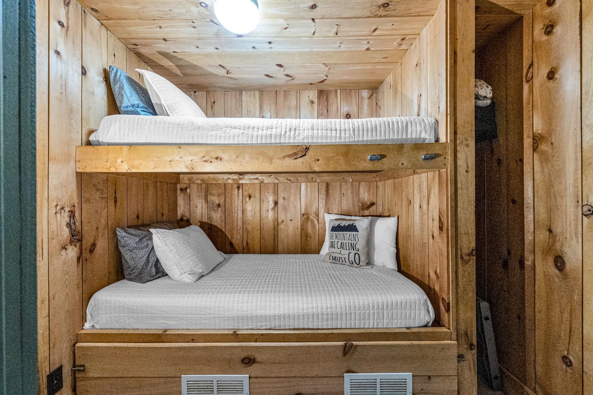 44 Howes Loop Wilmington, VT 05363 - Photo 21 of 37