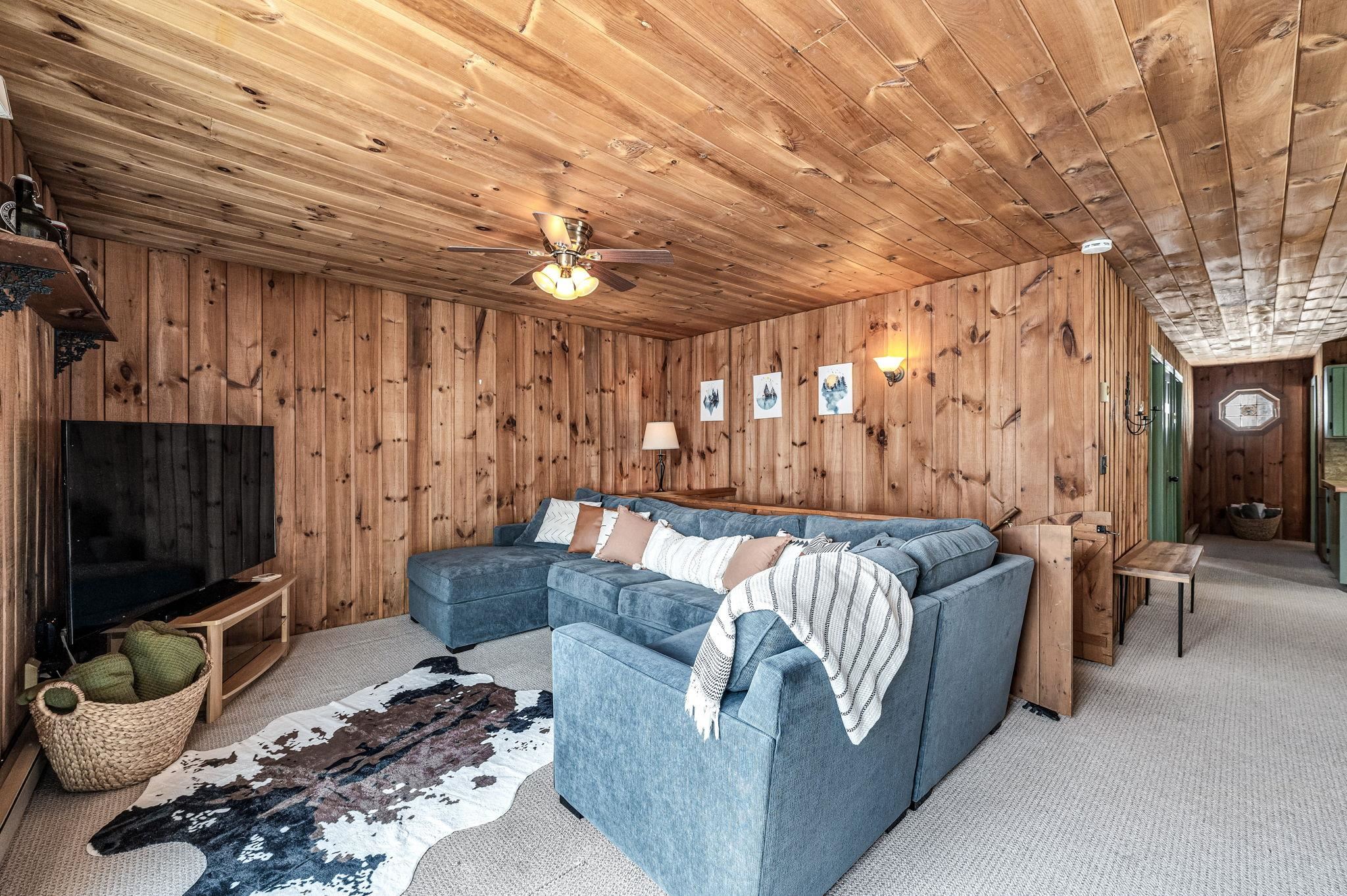 44 Howes Loop Wilmington, VT 05363 - Photo 3 of 37