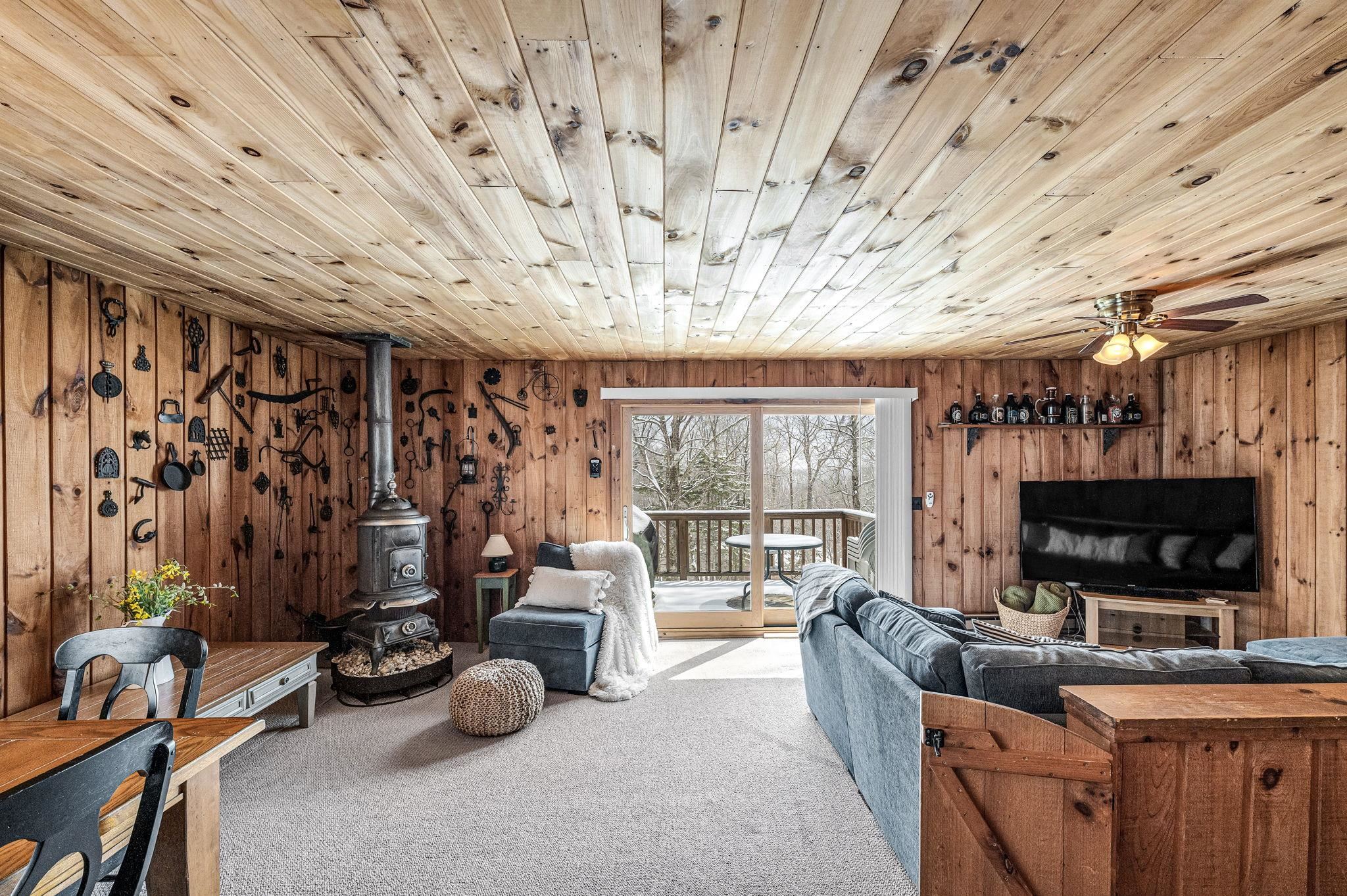 44 Howes Loop Wilmington, VT 05363 - Photo 6 of 37