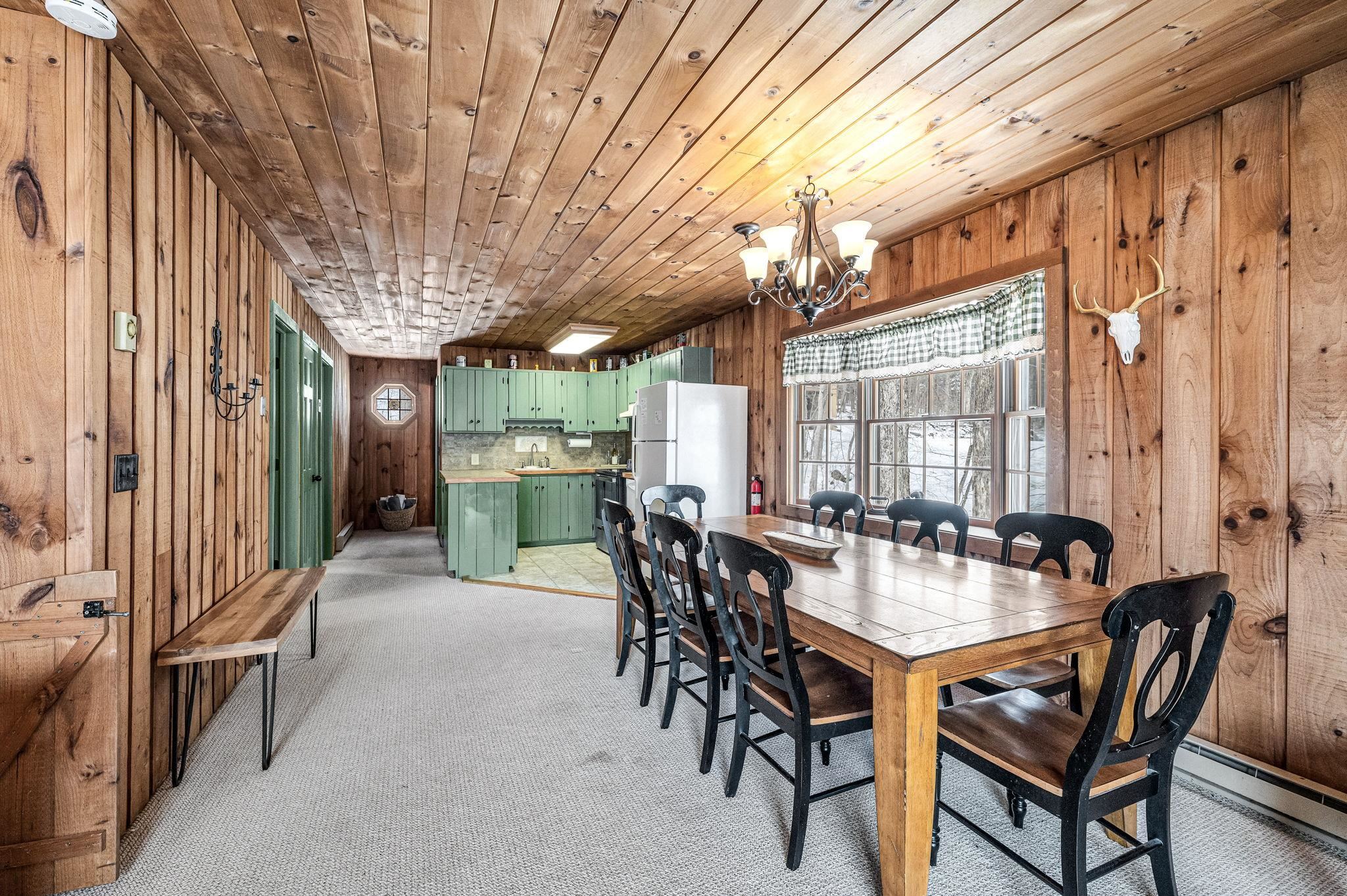 44 Howes Loop Wilmington, VT 05363 - Photo 8 of 37