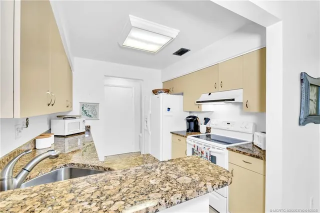 $279,000 | 3294 Northeast Holly Creek Drive, Jensen Beach, FL 34957