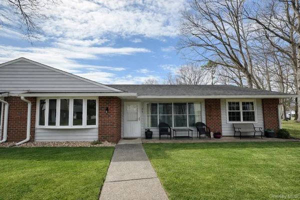 $3,200 | 9 Guilford Court, Unit B, Ridge, NY 11961