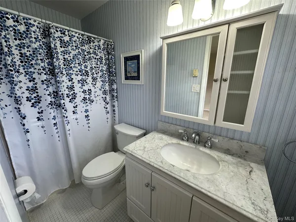 $3,200 | 9 Guilford Court, Unit B, Ridge, NY 11961