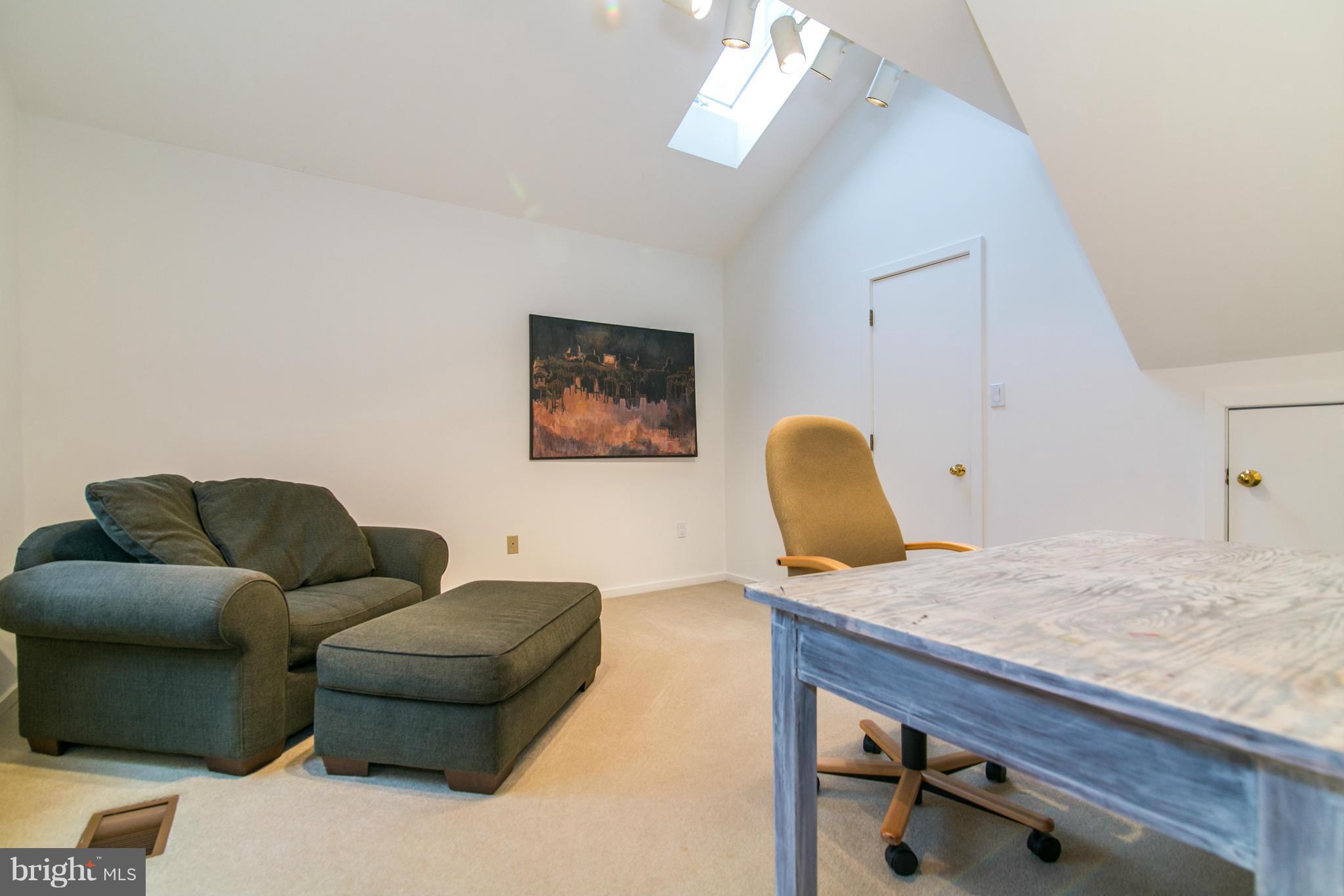 11915 State Rte 4707 Reston, VA 20191 - Photo 20 of 30 a living room with furniture and a wooden floor