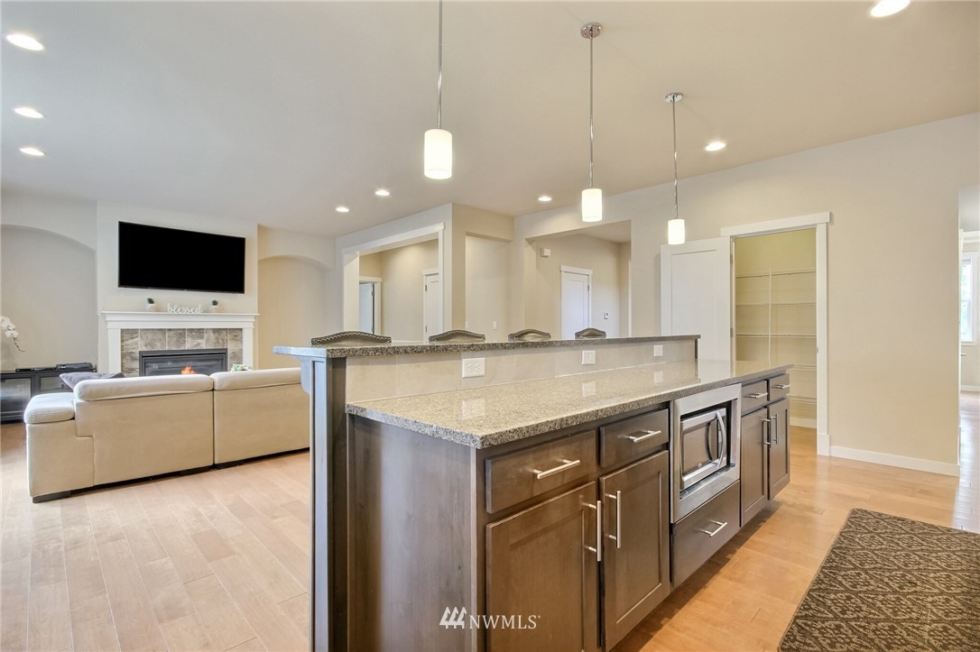 11806 Southeast 191 Street Renton, WA 98058 - Photo 9 of 37 Gallery Image 9