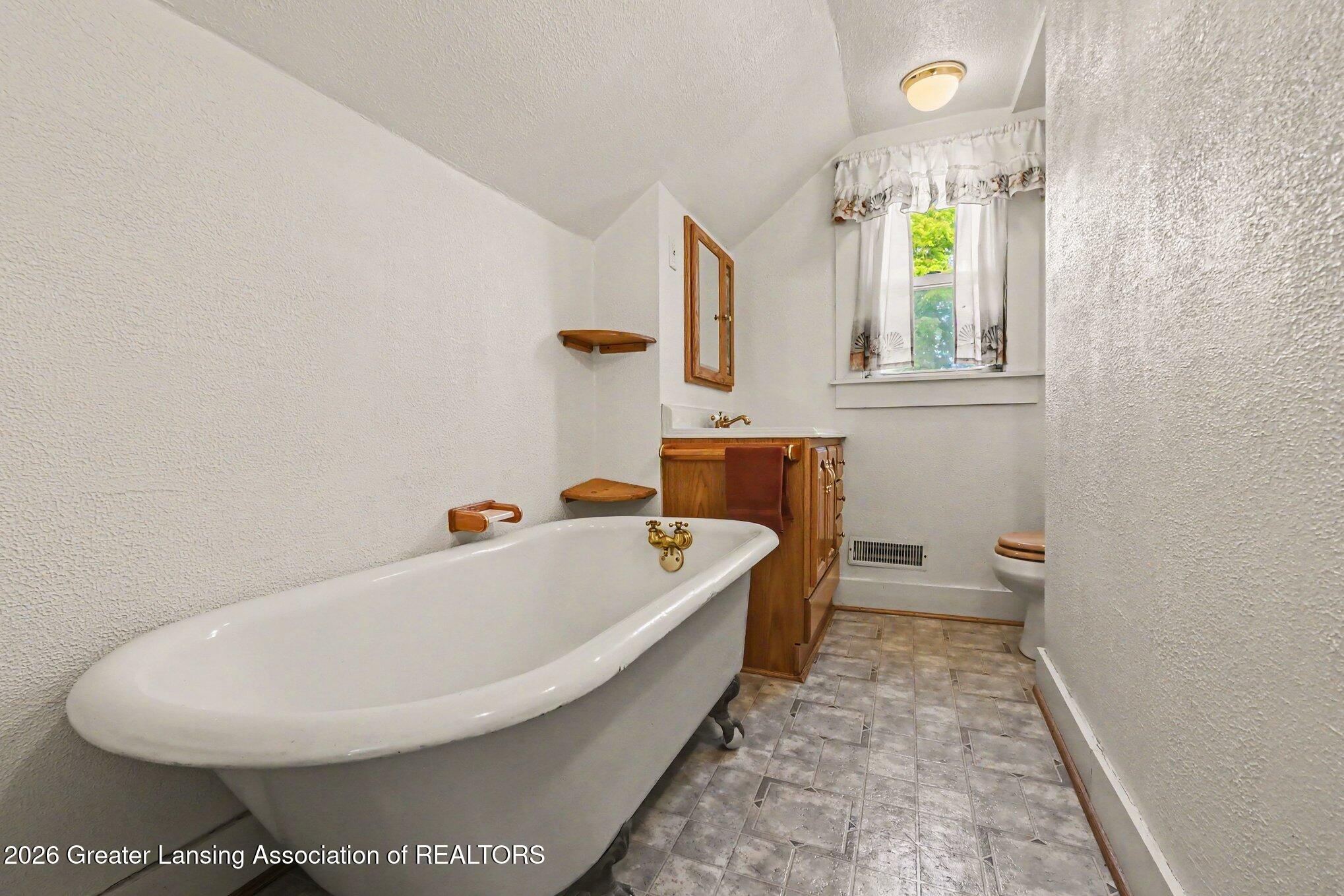 925 Clark Street Lansing, MI 48906 - Photo 21 of 27 017_file_5175