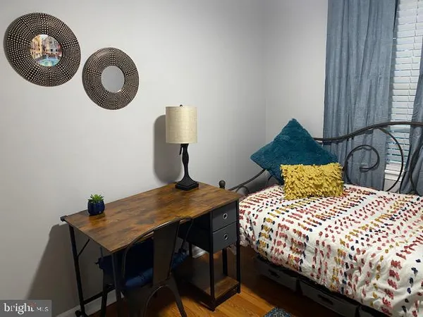 a view of walk in closet