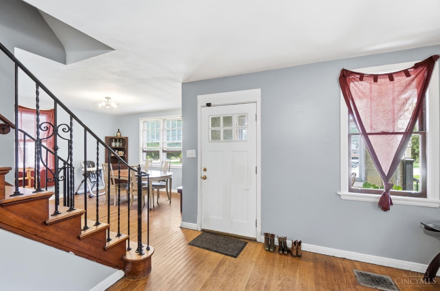 4615 Mayhew Avenue Cincinnati, OH 45238 - Photo 3 of 35