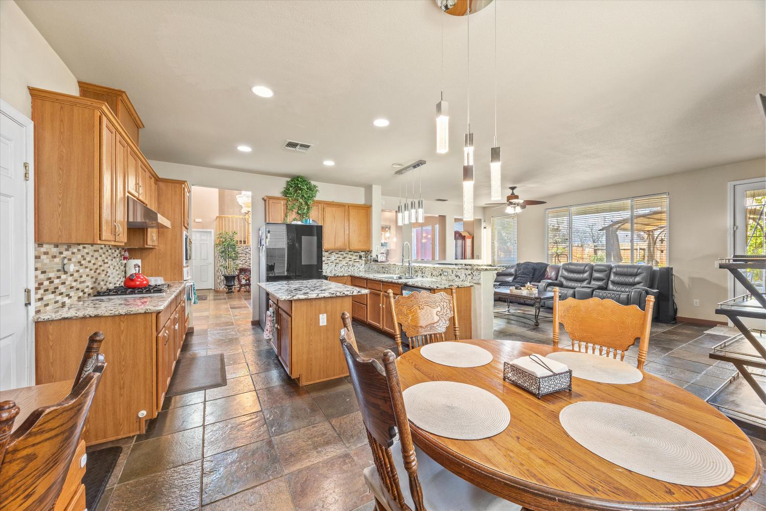 9820 Spring View Way Elk Grove, CA 95757 - Photo 13 of 48