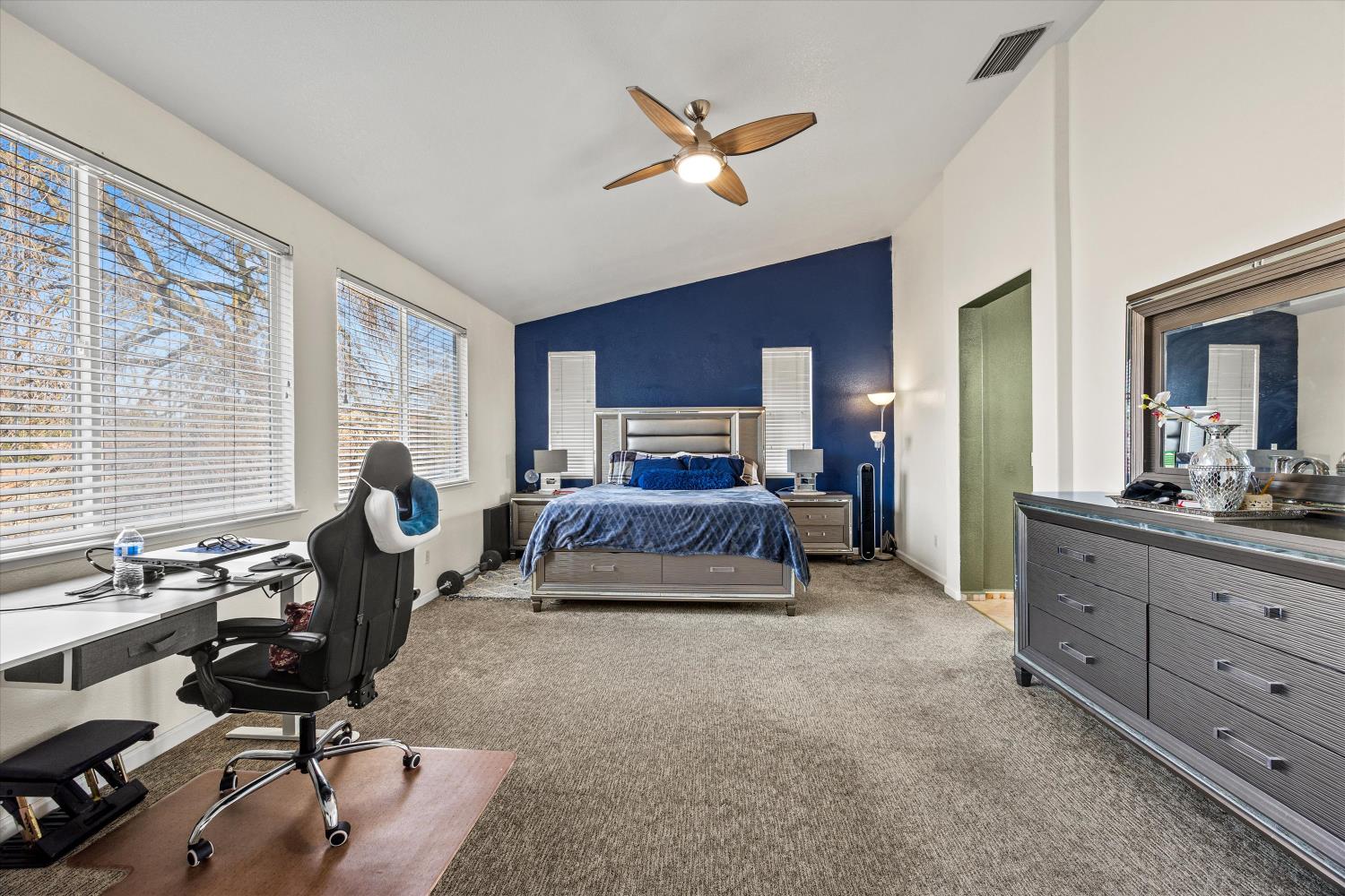 9820 Spring View Way Elk Grove, CA 95757 - Photo 24 of 48