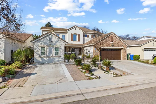 $740,000 | 9820 Spring View Way, Elk Grove, CA 95757